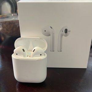 USED Apple Airpods with wireless charging case 2nd Generation